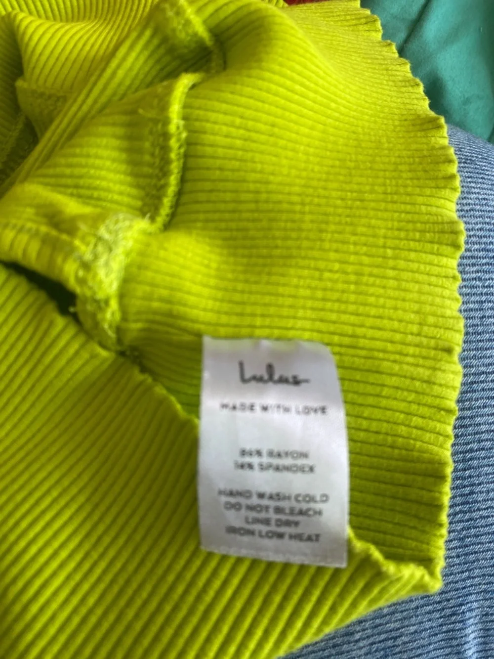 Lulu’s L Ribbed Crop Top - Picture 12 of 12